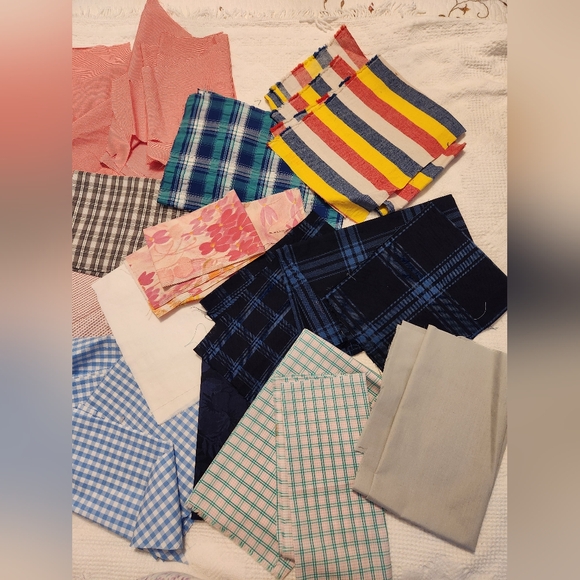 Cotton fabric scraps, assorted sizes and prints. - Picture 6 of 7